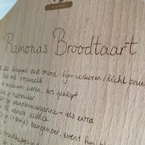 Detail handgeschreven tekst op hout
